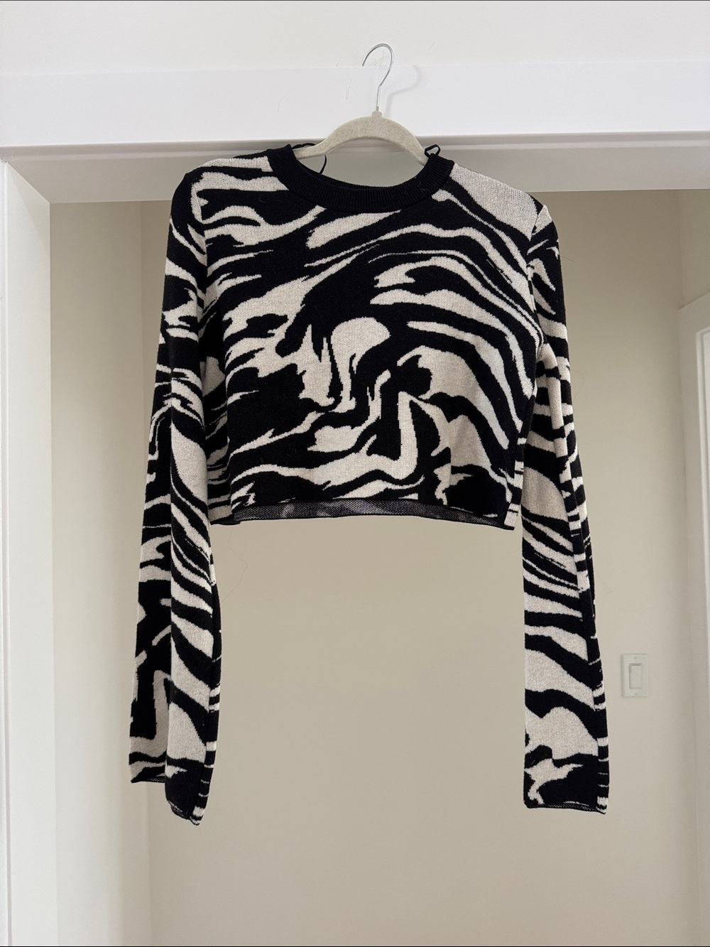 Cropped print Long Sleeve Top - Black & White